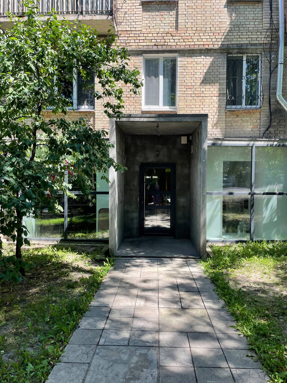 Вхідна група з прибудовою  для офісу компанії Talant school Наталі Могилевської