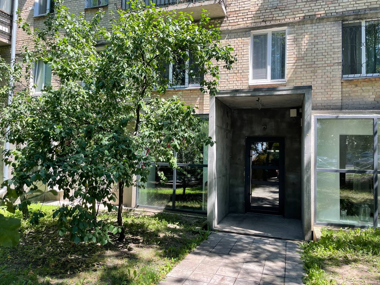 Вхідна група з прибудовою  для офісу компанії Talant school Наталі Могилевської