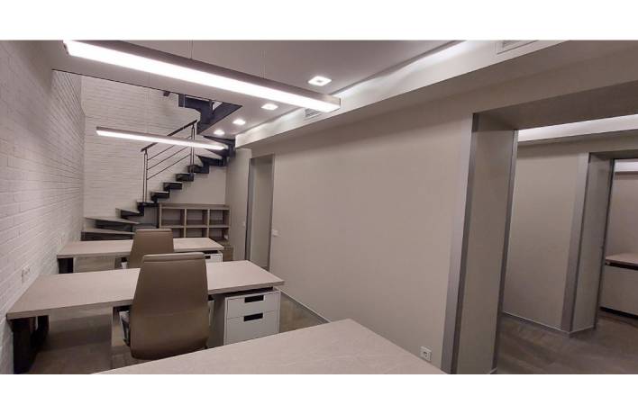 Two-level office in Prorizna street