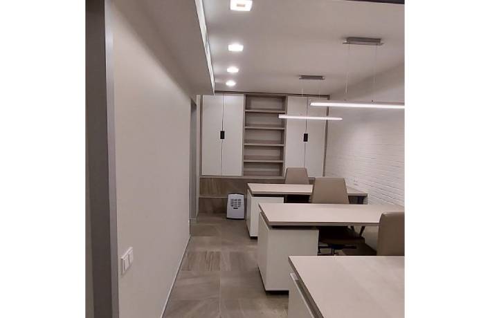 Two-level office in Prorizna street